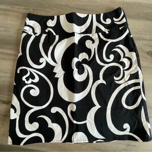 new york  & company City Stretch Black White Print Skirt Size 4